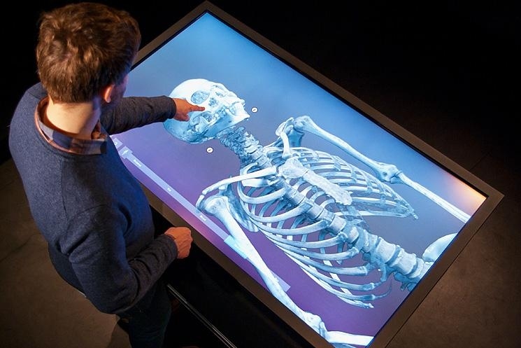 This same system called "The Inside Explorer" can be used to conduct virtual autopsies on skeletons from centuries ago.
