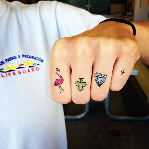 Knuckle tats: Hình xăm ngón tay, hay còn gọi là knuckle tats, luôn mang đến một cái nhìn cá tính mạnh mẽ và độc đáo. Không chỉ đơn giản là hiện thân cá tính, knuckle tats có thể là một nguồn cảm hứng rất lớn cho tất cả những người yêu thích nghệ thuật thân thể. Hãy khám phá thế giới của knuckle tats ngay hôm nay.