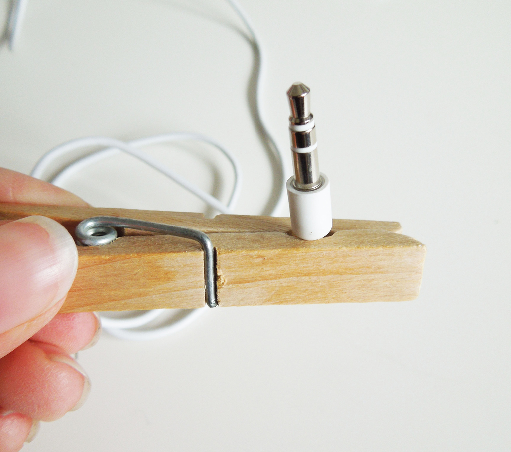 5 Easy And Adorable Ways To Organize Your Cords