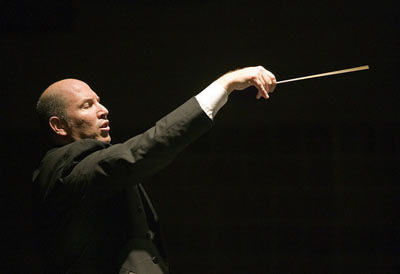 This conductor takes aim at a rival