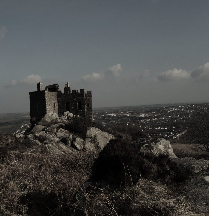 As in, legends which tell of giants. Folklore states that Carn Brea Hill was once occupied by giant who went by the name John of Gaunt. The giant was said to have had a rivalry with another local giant called Bolster (yes, there was more than one giant). The two would frequently engage in battles where they would throw boulders at one another (ouch). John of Gaunt is said to be buried underneath Carn Brea hill. Apparently he turned into stone.