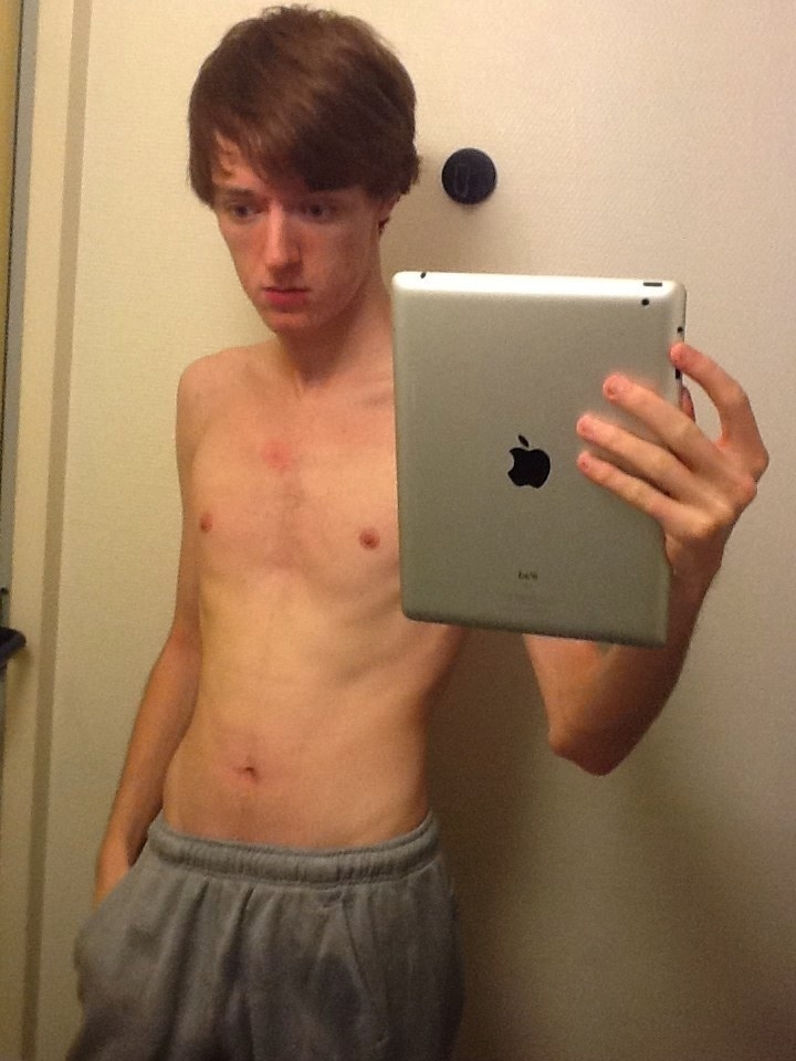 Because you need to tell the world you've got a hot body oh and you're at the forefront of technology, because taking a selfy with your iPhone is so 2007