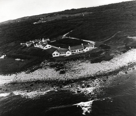Andy Warhol's beach home in Montauk, Long Island, 1971 (The Andy Warhol Museum, Pittsburgh; Founding Collection, Contribution The Andy Warhol Foundation for the Visual Arts, Inc.)
