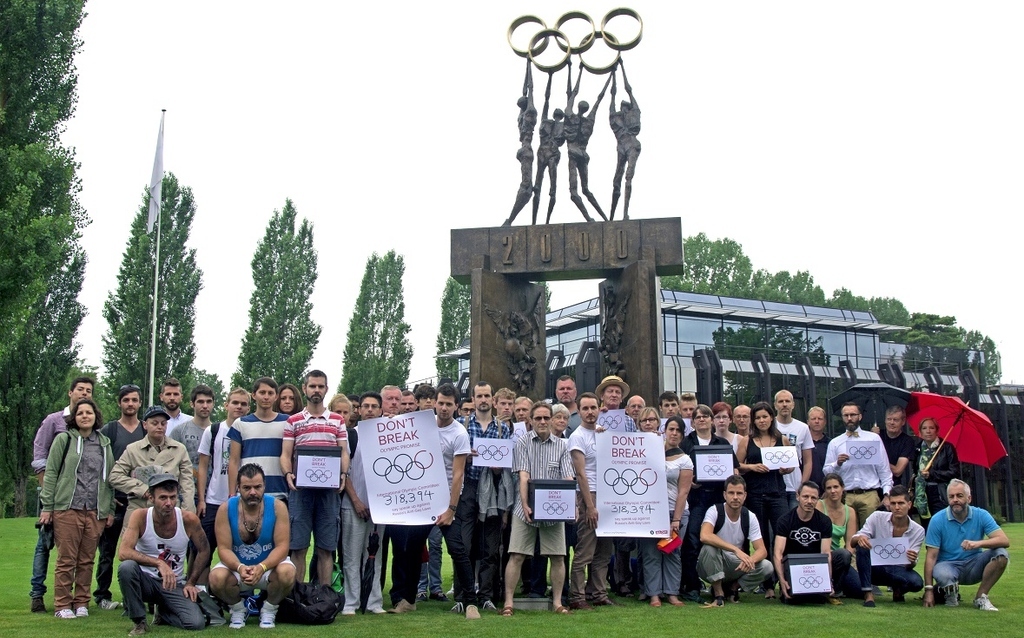 All Out traveled to Switzerland to personally deliver the petition along with a letter from Stephen Fry that condemns the current laws in Russia.