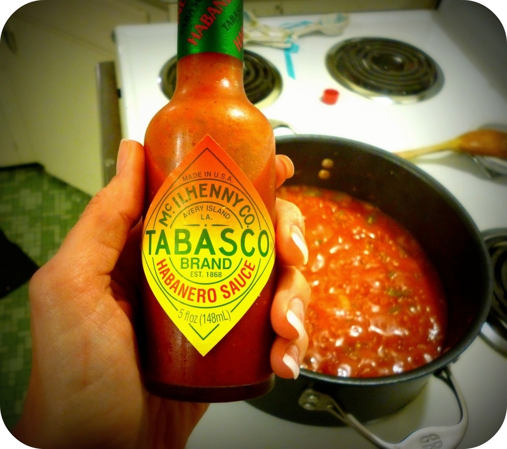 27 Signs You're In A Serious Relationship With Hot Sauce