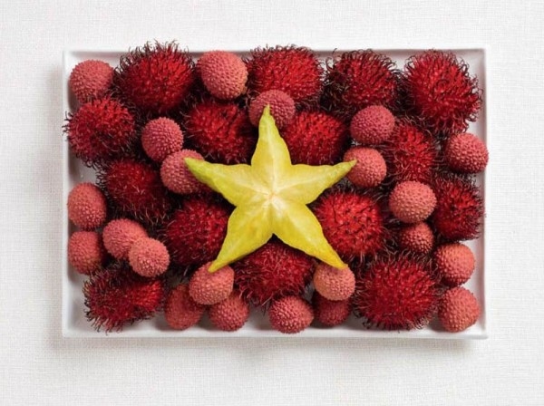 Vietnam’s flag made from rambutan, lychee and starfruit.