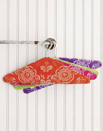 14 Adorable Ways To Decorate Your Clothing Hangers
