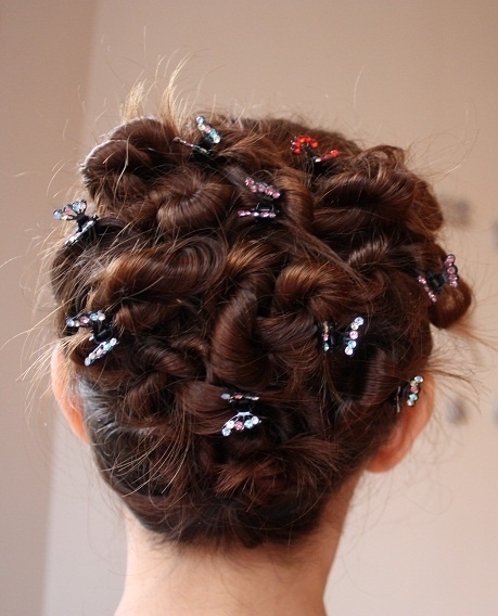 17 Regrettable '90s Hairdos Starring Butterfly Clips