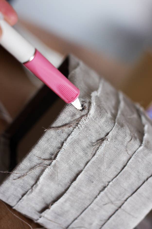 Feed a 1-meter long piece of string through one of the holes until the middle of the string is in the hole part.