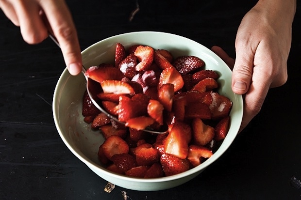 Just sprinkle with a little sugar, toss, and wait for the berries to get juicy.