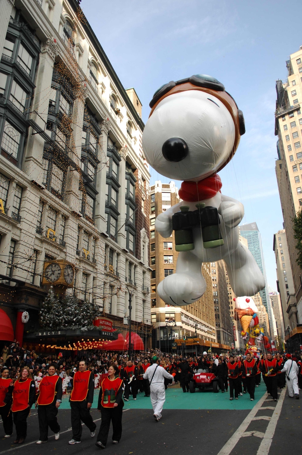 7 Flying Snoopy Balloons From The Macy's Thanksgiving Day Parade