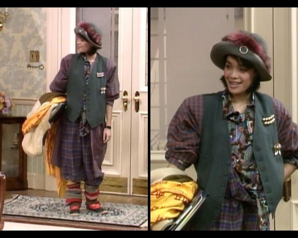 This outfit is ridiculous, but she still looks SO cool. Seriously, who else could wear this?! I mean, like SERIOUSLY.