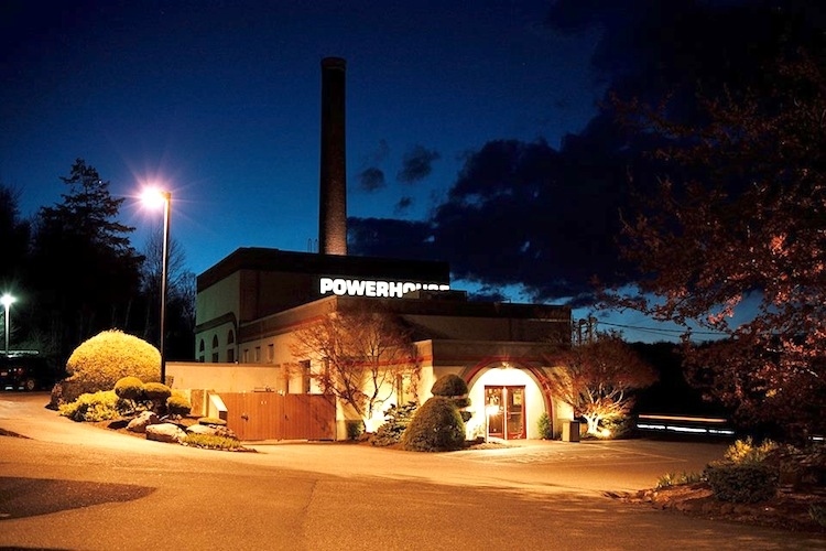 This converted coal-burning power plant now provides the town with a more nutritious kind of energy. Get a taste of the past while eating a Powerhouse Pot Pie under the old power plant valves and boilers.