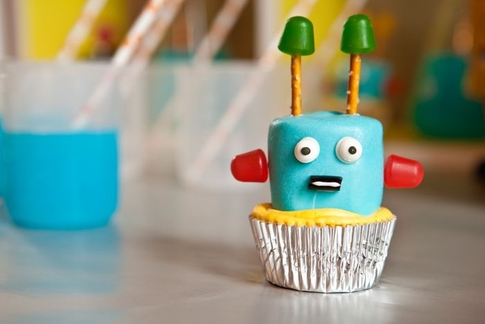 Robot Brain Cupcakes with Fondant Gears - Haniela's | Recipes, Cookie & Cake  Decorating Tutorials