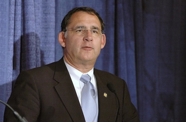 After graduating from the University of Arkansas, where he played football for the Razorbacks, Boozman practiced optometry and co-founded an eye clinic in Arkansas.