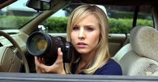 Most college age girls are still trying to figure out their proper bra size and what shade of foundation looks best on them. However, Veronica Mars moves from high school to college working as a private investigator and solving mysteries.
