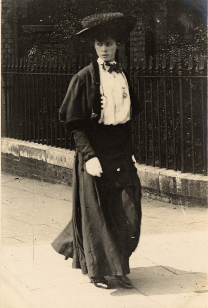 13 Photos Of London Street Style From 1905-1908