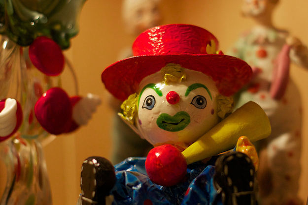 One theory is that clowns exhibit transgressive behavior, which strikes people as creepy. Another is that a proliferation of creepy clowns in horror movies has made this fear mainstream.Either way, ewewewewew.(Source)