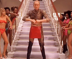 "Game of Thrones" star Charles Dance shakes what his mama gave him in "Ali G Indahouse".