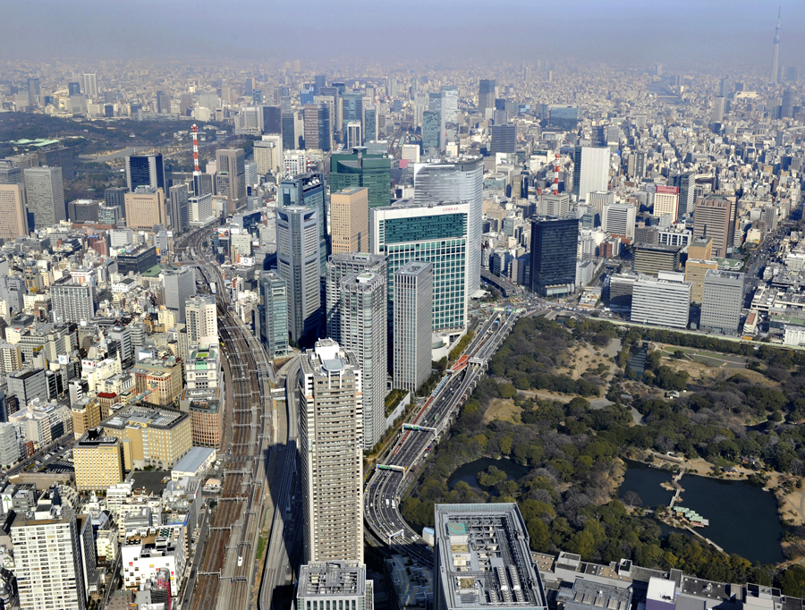 Metropolitan Expressway No.1 today. In the old photo, you can see Japan Railway’s Shiodome Switchyard on the left. Now this area is called Shiodome Sio-Site, one of the most modern-looking areas in Tokyo with 13 skyscrapers housing many corporate headquarters.
