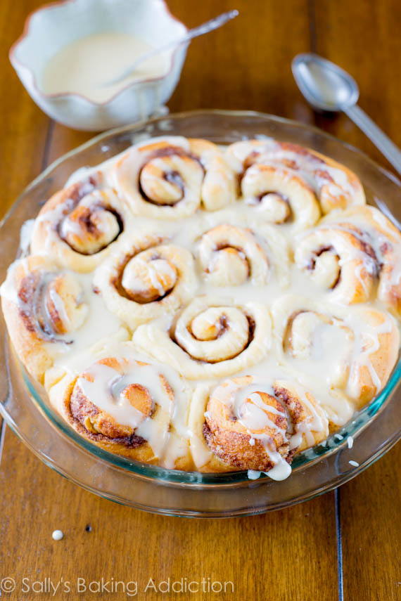Obtén la receta para estos rollos de canela aquí.