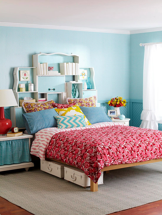 Turn old drawers into stackable shelves.