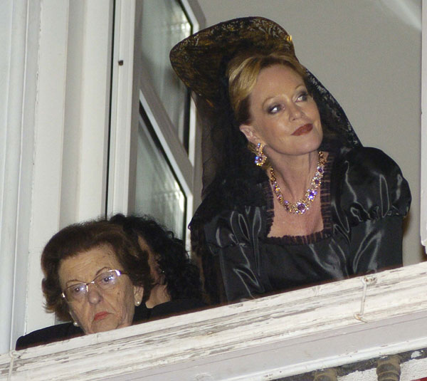 It's like Melanie is trapped in a Velázquez painting.