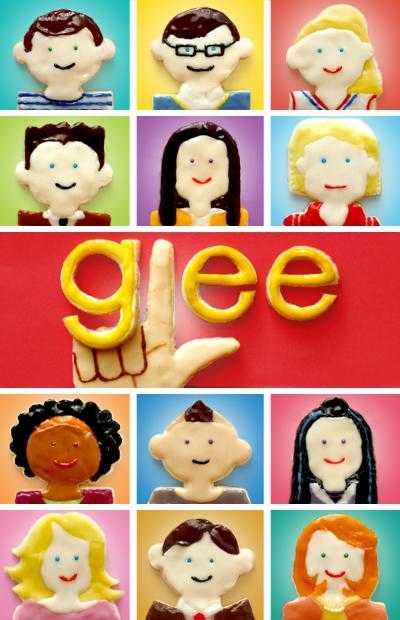 According to EpiCute, the characters are as follows: Top row: Finn, Artie, Quinn Second row: Will, Rachel, Sue. Third row: Mercedes, Puck, Tina. Last row: Terri, Kurt, Emma.