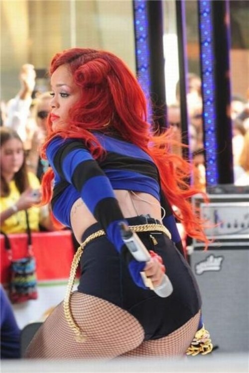 A Picture Of Rihanna Fartin