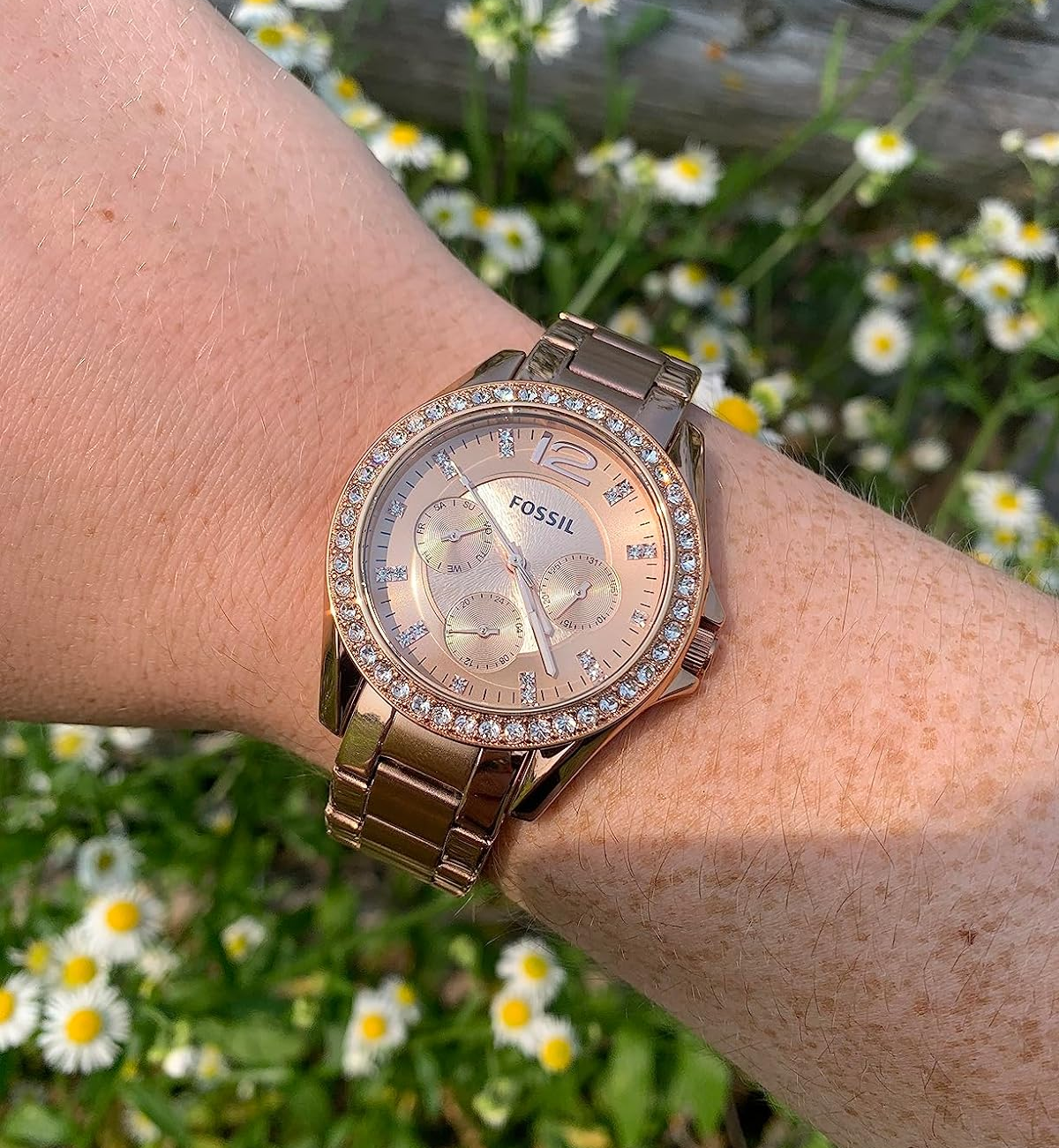 the rose gold fossil watch on a reviewer