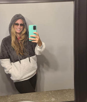 reviewer wearing the gray and white sweatshir