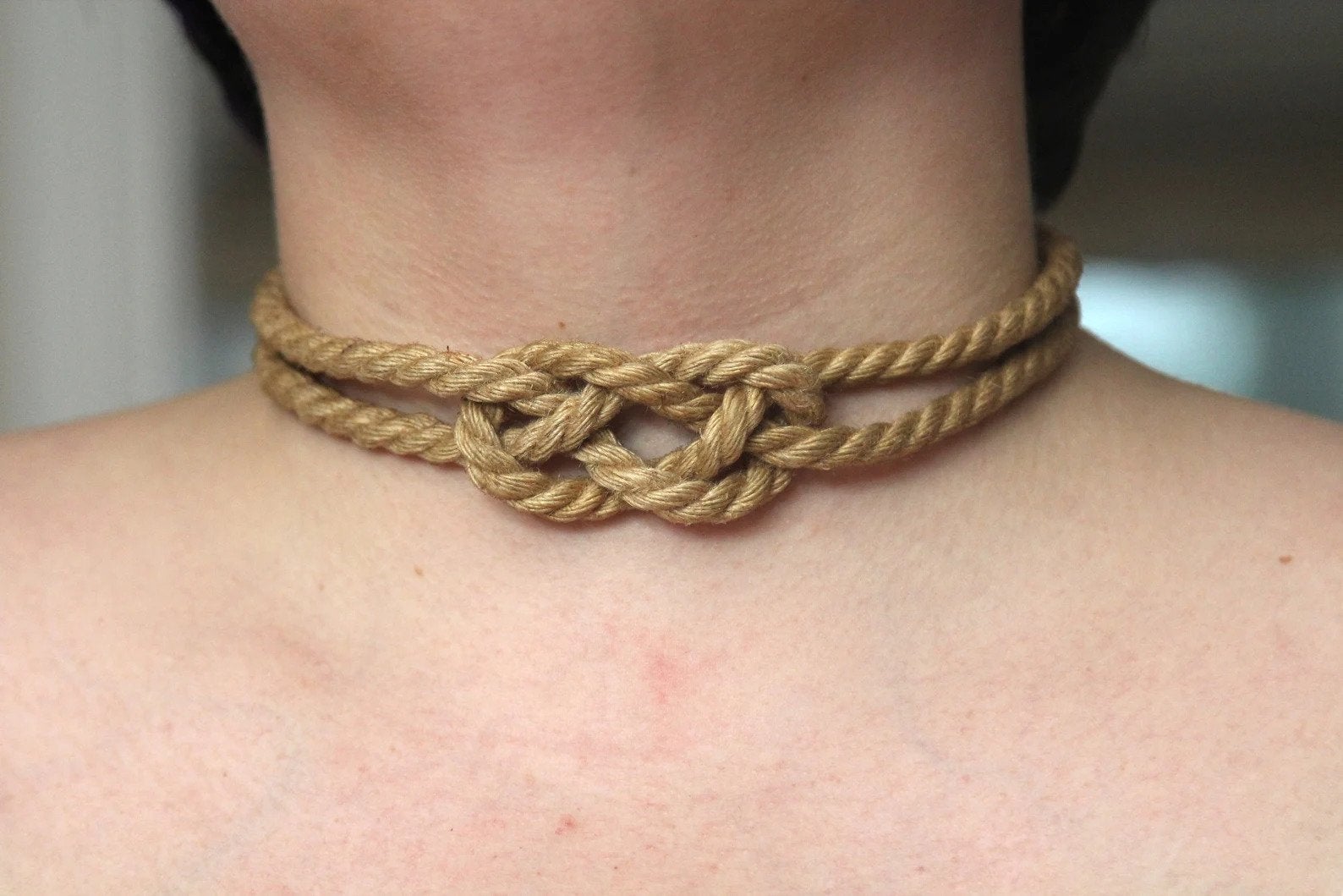 Model wearing jute rope collar