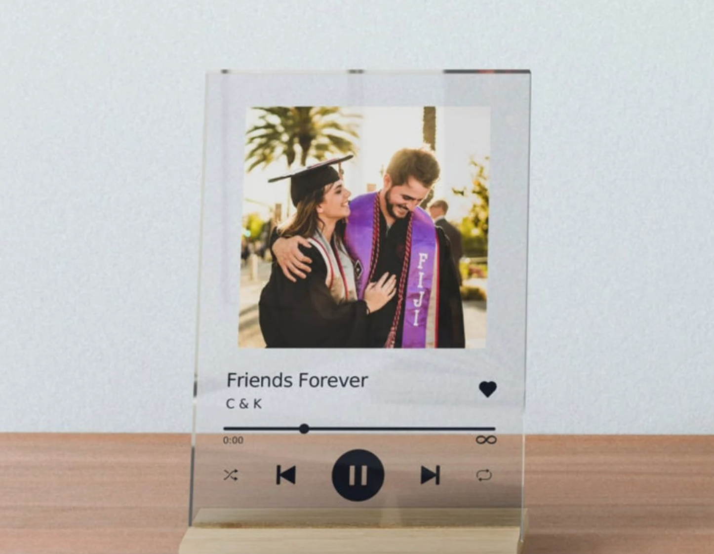 clear music setting on frame with image of friends 