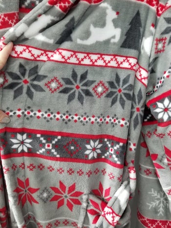 reviewer photo showing closeup of fabric and holiday design