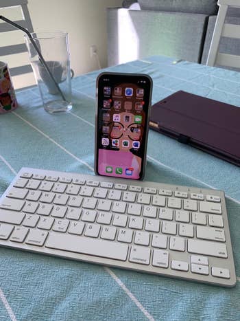 Reviewer using bluetooth keyboard with their phone