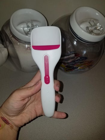 reviewer holding scooper