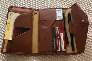 the same items all placed in the trifold wallet