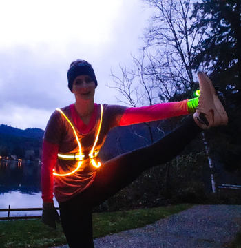 another reviewer wears same vest in a glowing yellow shade while running in the evening 
