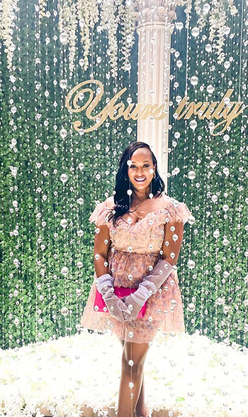 Another reviewer wearing the white gloves 