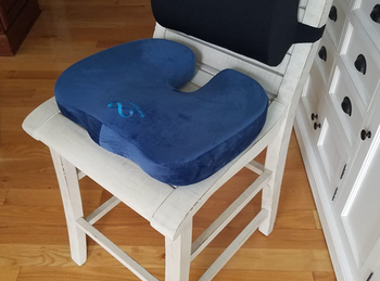 blue memory foam seat cushion on a reviewer's chair