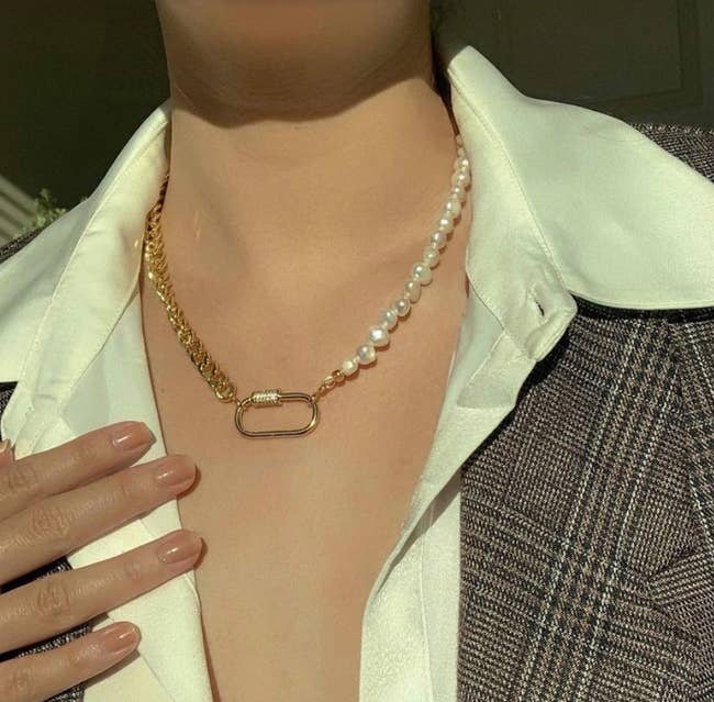 model wearing vanessa necklace