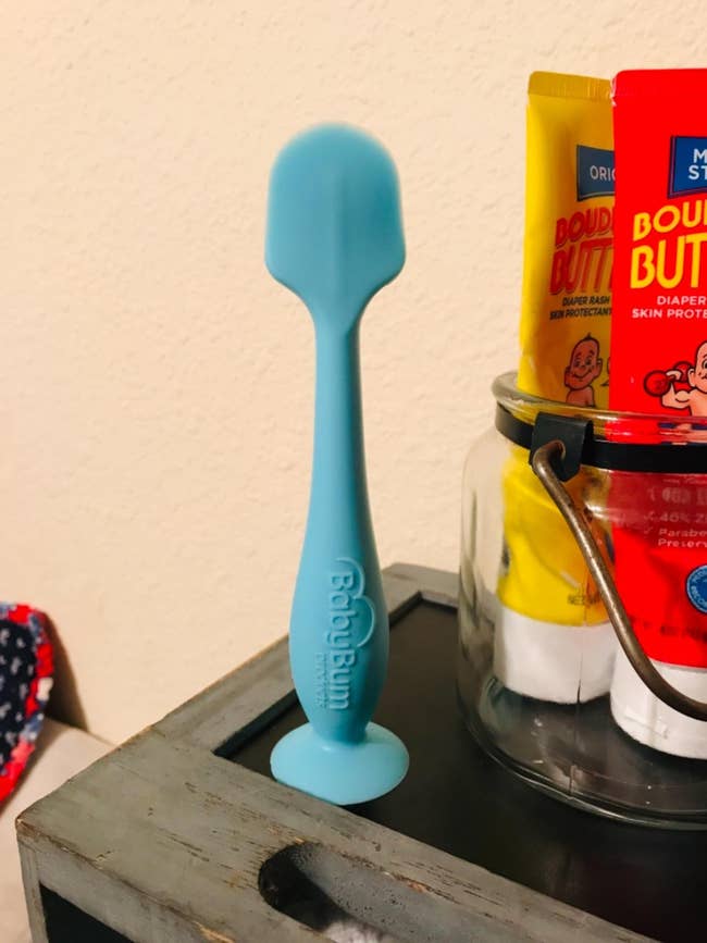 a reviewer's blue baby bum spatula