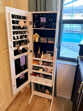 Reviewer photo of the jewelry mirror open