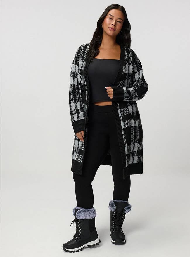 A idiosyncratic   successful  a plaid cardigan, achromatic  top, leggings, and snowfall  boots, suitable for wintertime  fashion