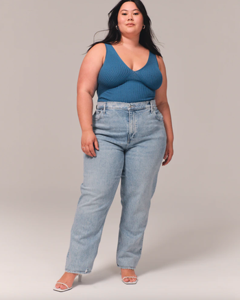 model wearing the jeans in light blue