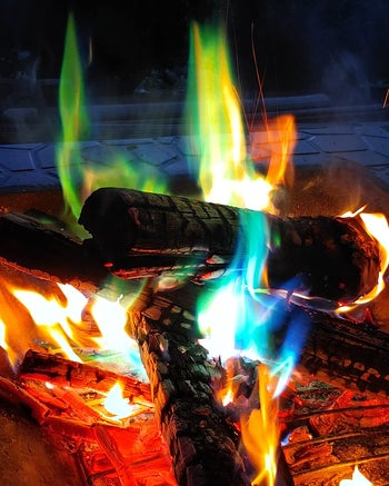 another reviewer photo of the flame colorant used in wood fire