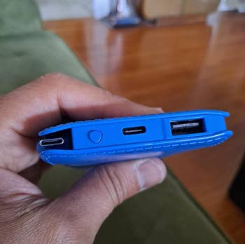 reviewer showing the ports on the power bank