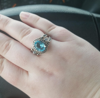 Same reviewer showing the turquoise stone on the same ring