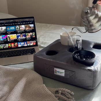 Square-shaped cupful  cozy with cups successful  3  of the 5  inserts