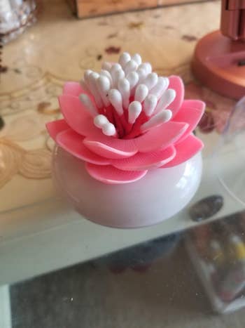 reviewer's q-tip holder in pink and white